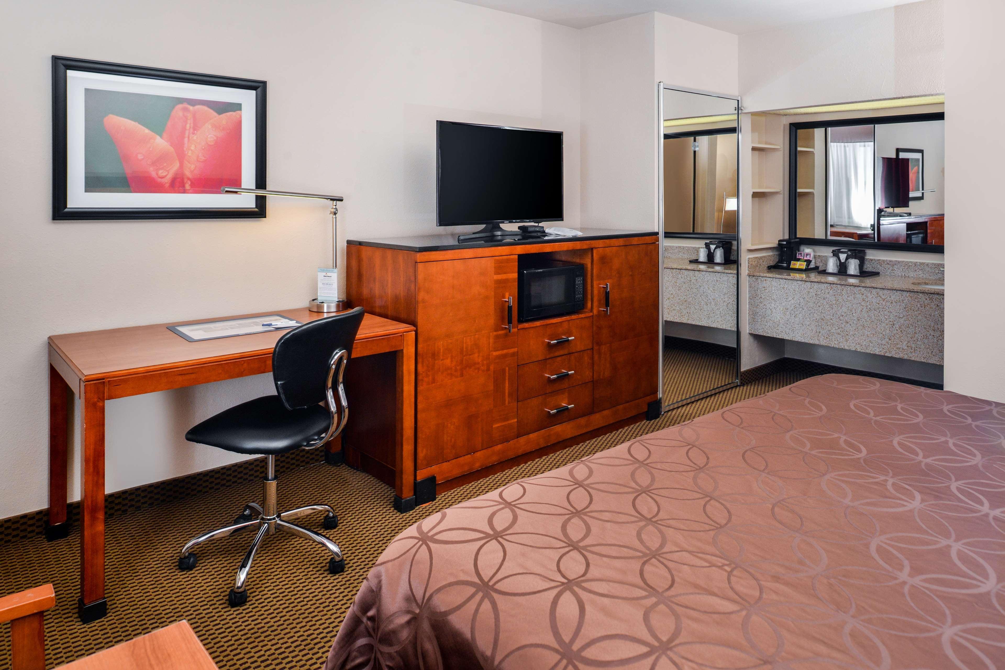 Best Western Executive Inn Хобс Екстериор снимка