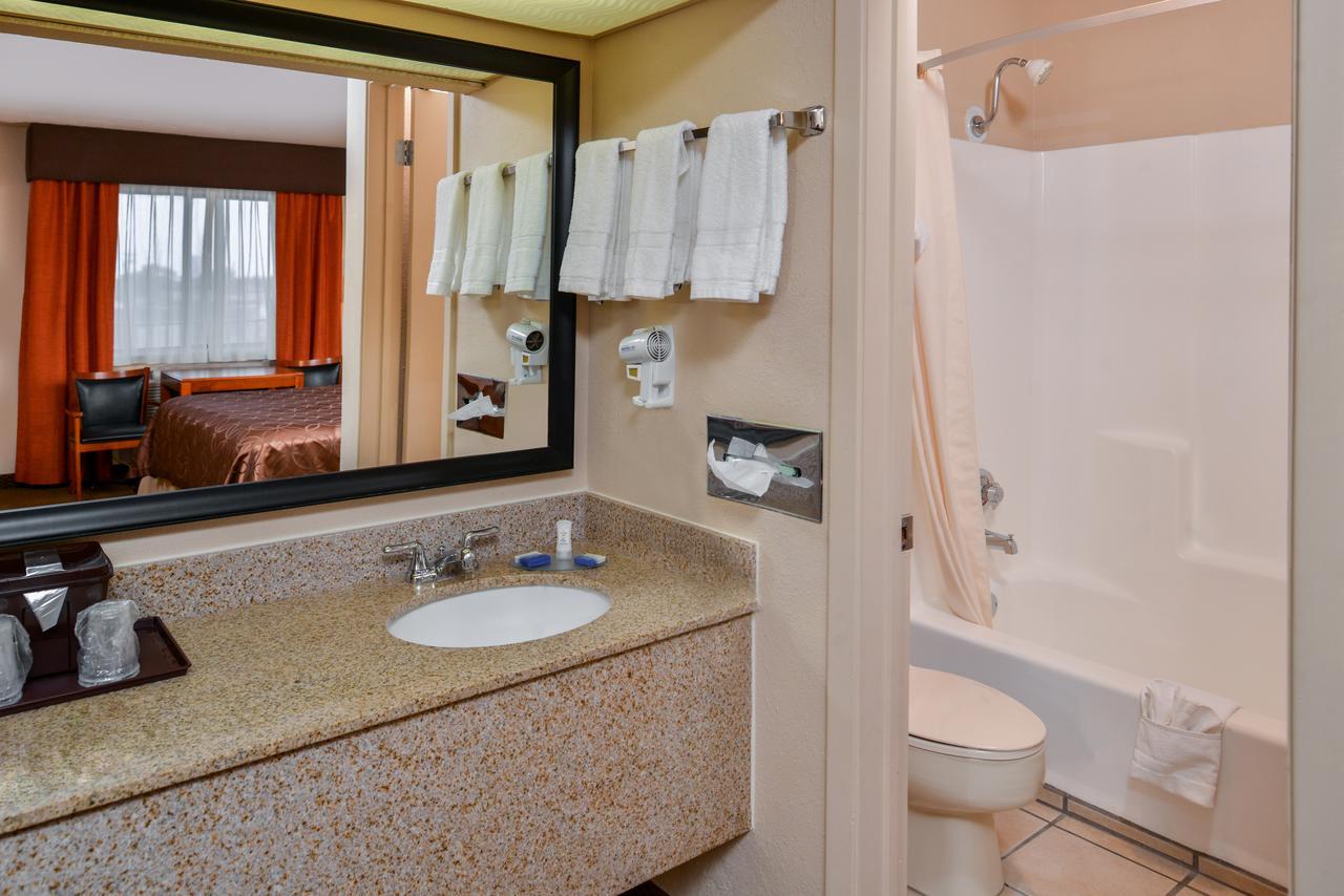 Best Western Executive Inn Хобс Екстериор снимка