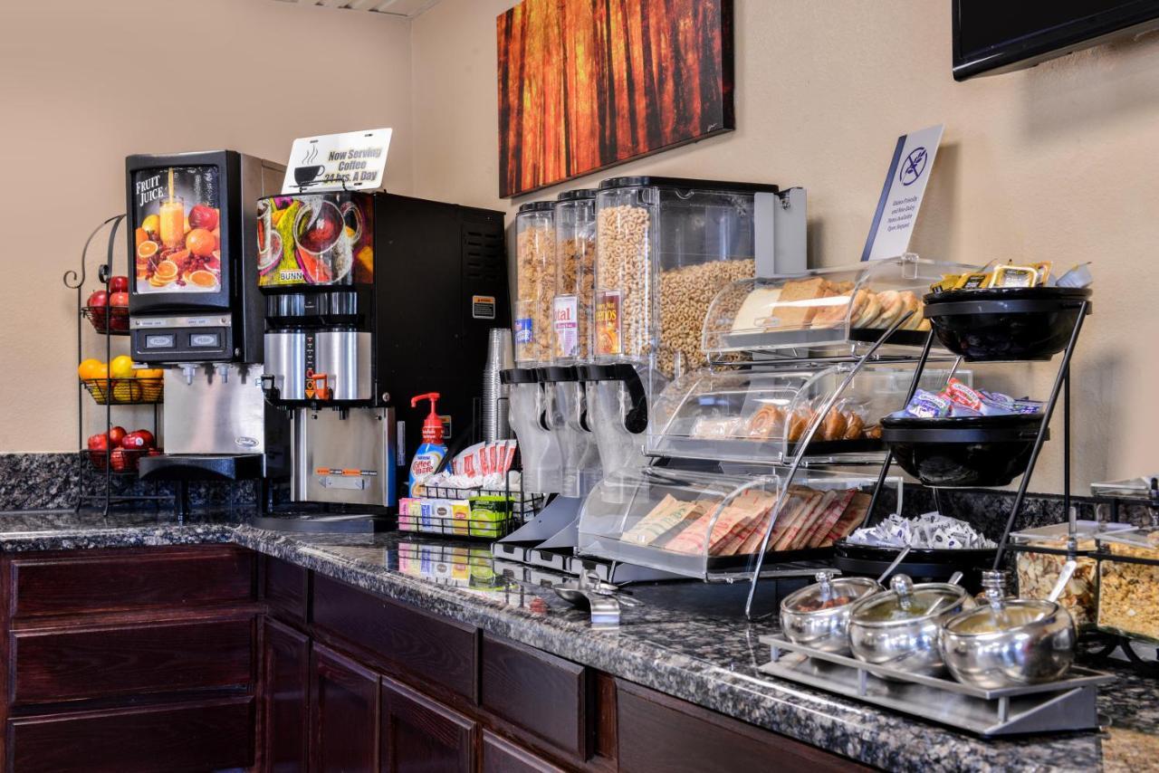 Best Western Executive Inn Хобс Стая снимка